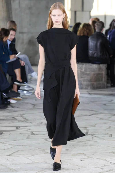 Look 3